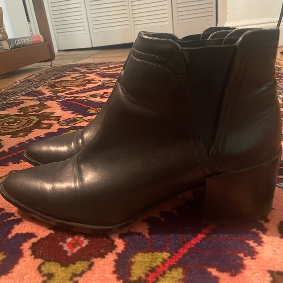 Dolce Vita Black Ankle Boots Size 9 - Picture 2 of 5
